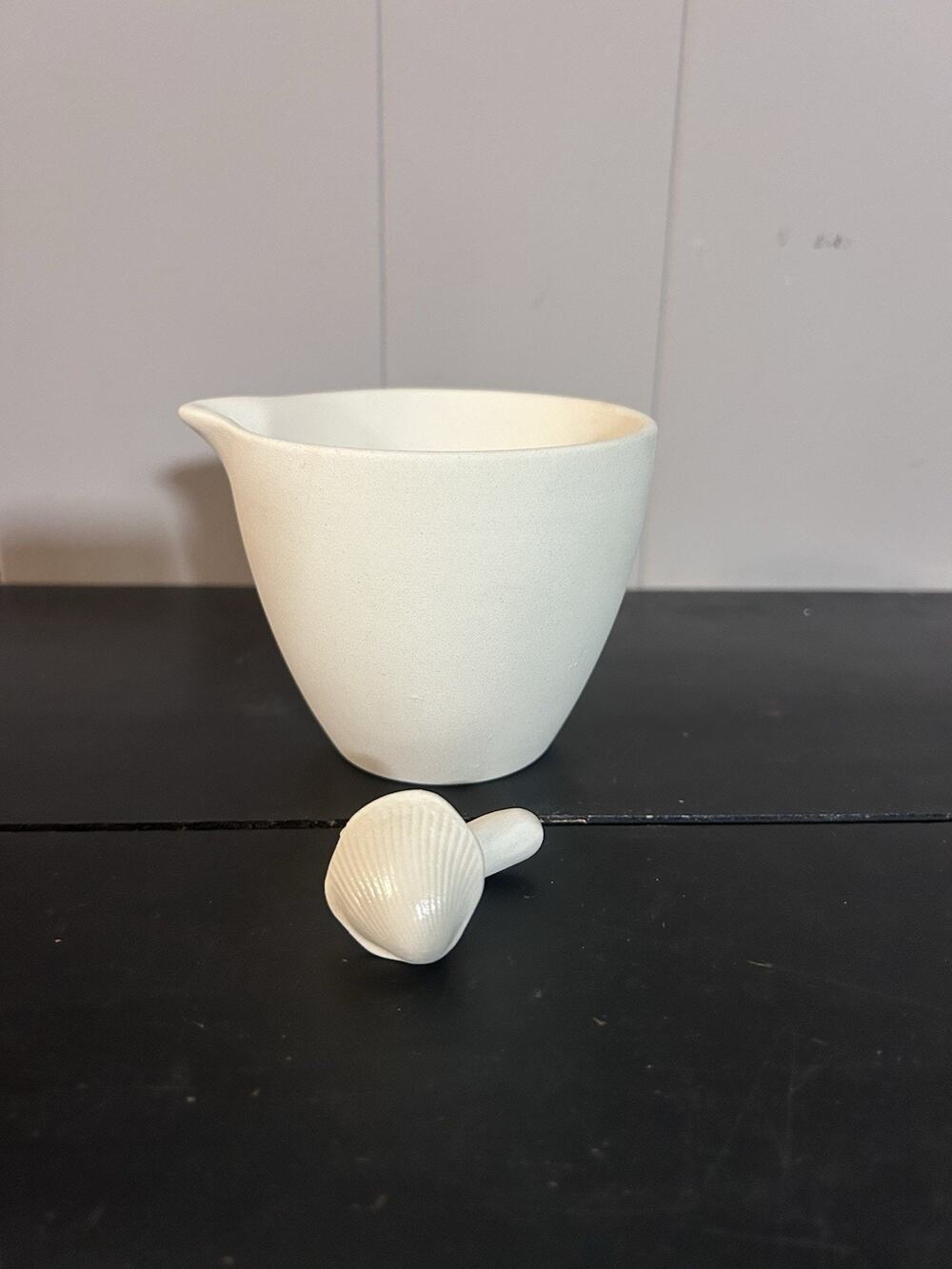 White Ceramic Mortar & Pestle Set Ribbed Shell Design Pour Spout 4” Bowl